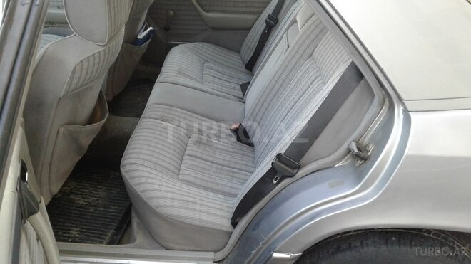 Mercedes E 200 1989, 196,278 km - 2.0 l - Bakı