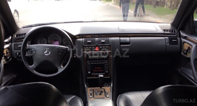 Mercedes E 240 1999, 300,000 km - 2.4 л - Bakı