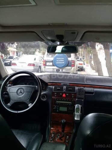 Mercedes E 240 1999, 270,000 km - 2.4 л - Bakı