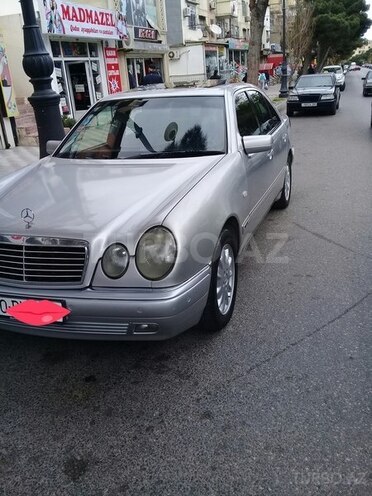 Mercedes E 240 1999, 270,000 km - 2.4 л - Bakı