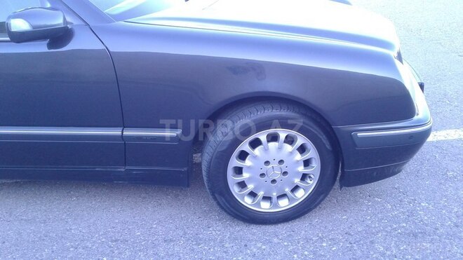 Mercedes E 220 2001, 389,500 km - 2.2 l - Sumqayıt