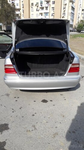 Mercedes E 320 1999, 265,000 km - 3.2 l - Bakı