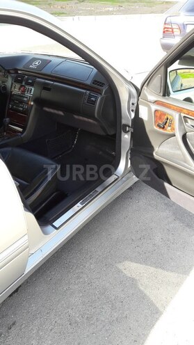 Mercedes E 320 1999, 265,000 km - 3.2 l - Bakı