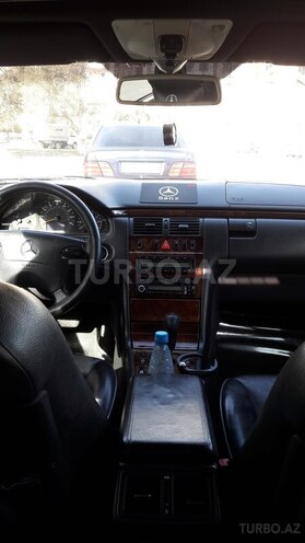 Mercedes E 320 1999, 265,000 km - 3.2 l - Bakı