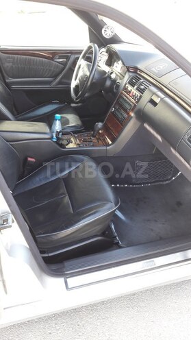 Mercedes E 320 1999, 265,000 km - 3.2 l - Bakı