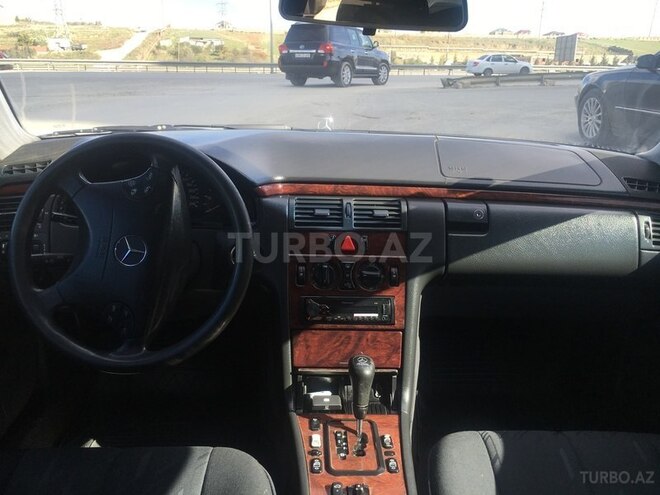 Mercedes E 220 1999, 287,659 km - 2.2 l - Bakı