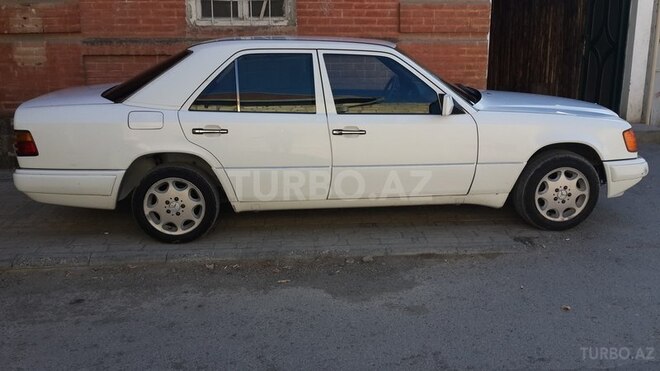 Mercedes E 230 1990, 80,000 km - 2.3 l - Şəki