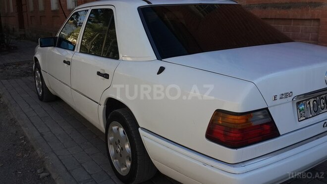 Mercedes E 230 1990, 80,000 km - 2.3 l - Şəki