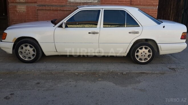Mercedes E 230 1990, 80,000 km - 2.3 l - Şəki