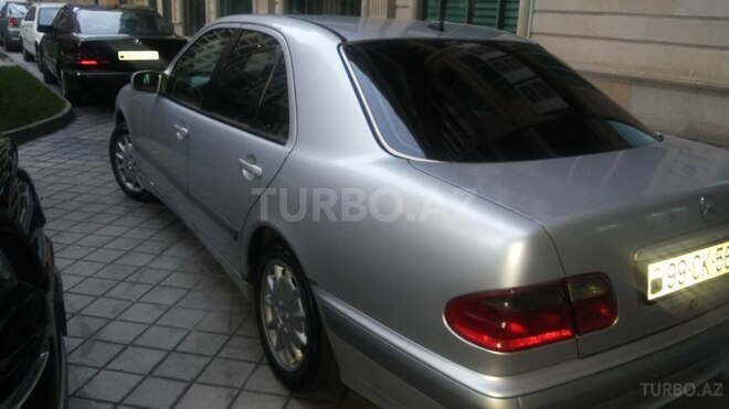 Mercedes E 220 2002, 365,000 km - 2.2 л - Bakı