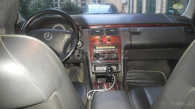 Mercedes E 220 2002, 365,000 km - 2.2 л - Bakı