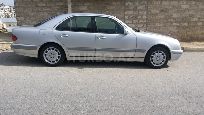 Mercedes E 220 2002, 365,000 km - 2.2 л - Bakı
