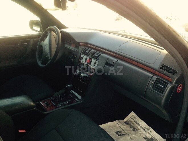 Mercedes E 220 2000, 234,530 km - 2.2 l - Bakı