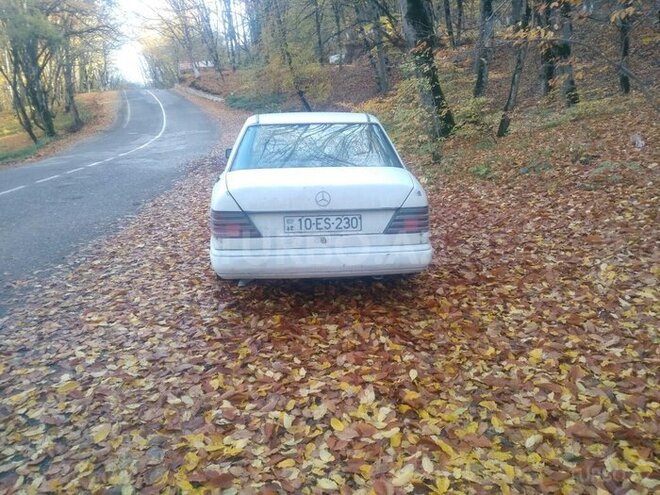Mercedes  1990, 796,000 km - 2.0 l - Quba