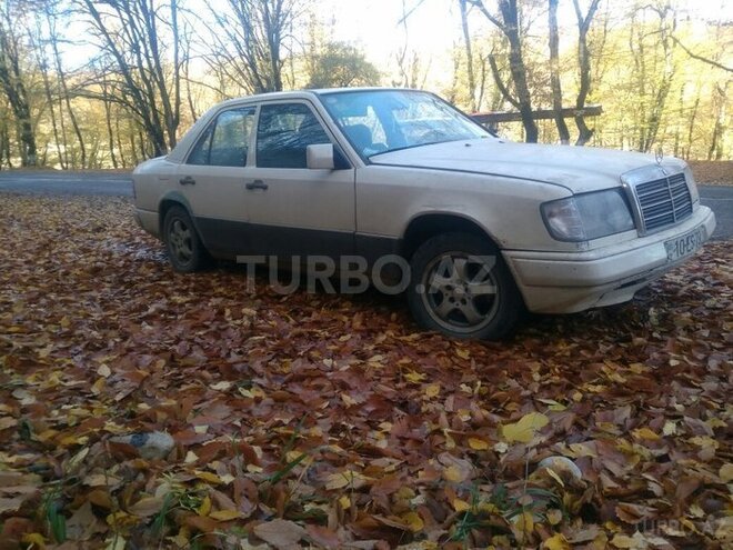 Mercedes  1990, 796,000 km - 2.0 l - Quba