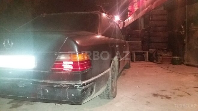 Mercedes E 200 1989, 35,652 km - 2.0 л - Bakı