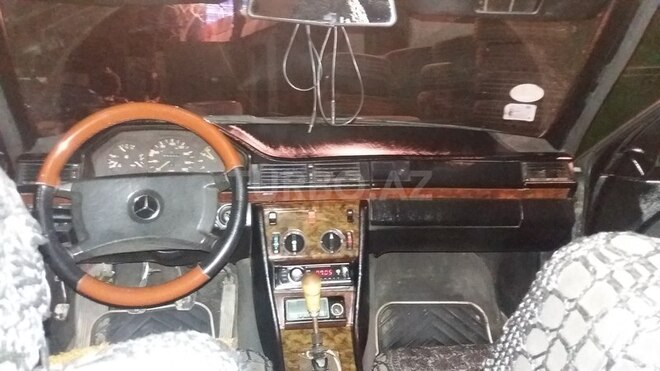Mercedes E 200 1989, 35,652 km - 2.0 л - Bakı