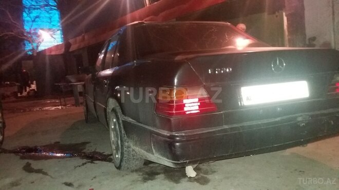 Mercedes E 200 1989, 35,652 km - 2.0 л - Bakı