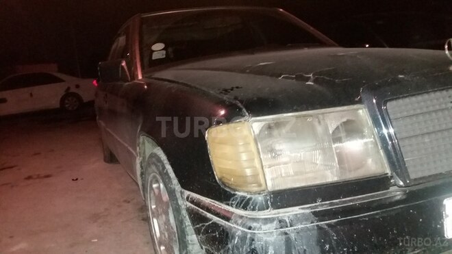 Mercedes E 200 1989, 35,652 km - 2.0 л - Bakı