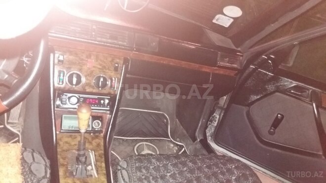 Mercedes E 200 1989, 35,652 km - 2.0 л - Bakı