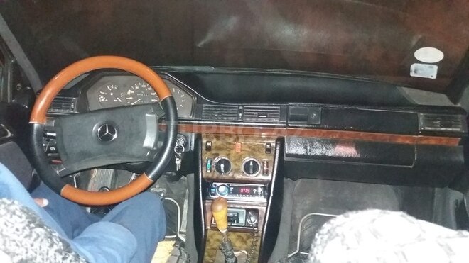 Mercedes E 200 1989, 56,432 km - 2.0 л - Bakı