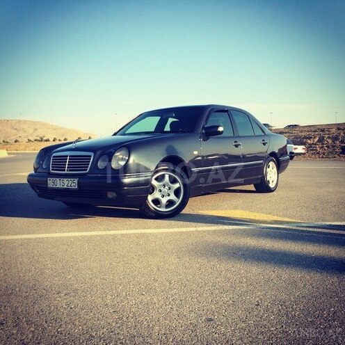 Mercedes E 240 1998, 300,000 km - 0.3 l - Bakı