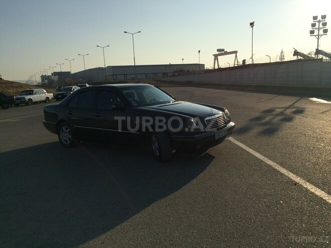 Mercedes E 240 1998, 300,000 km - 0.3 l - Bakı