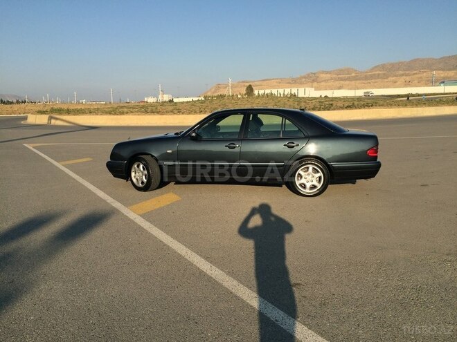 Mercedes E 240 1998, 300,000 km - 0.3 l - Bakı