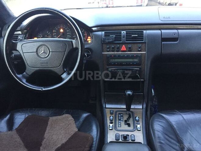 Mercedes E 220 1999, 305,000 km - 2.2 l - Bakı