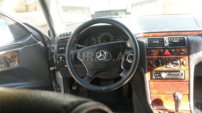 Mercedes E 240 1999, 320,000 km - 2.4 l - Mingəçevir