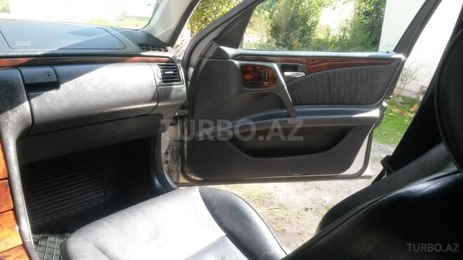 Mercedes E 240 1999, 320,000 km - 2.4 l - Mingəçevir