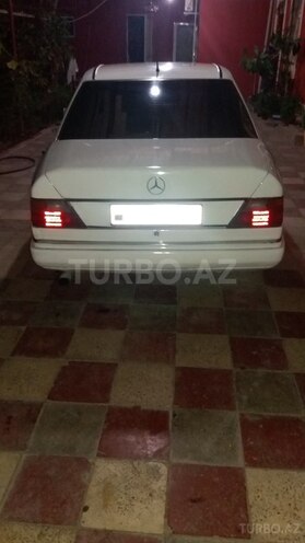 Mercedes E 200 1990, 300,000 km - 0.2 l - Bakı