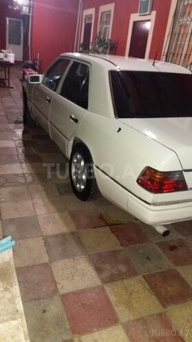 Mercedes E 200 1990, 300,000 km - 0.2 l - Bakı