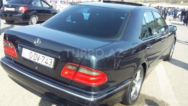 Mercedes E 200 2002, 260,000 km - 2.0 l - Bakı