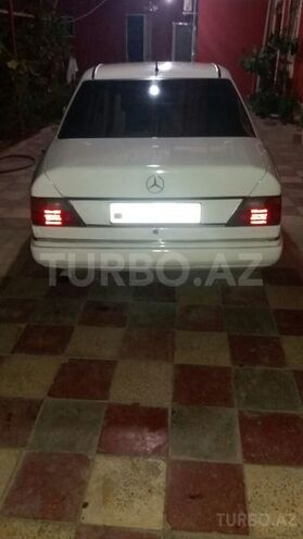 Mercedes E 200 1990, 300,000 km - 0.2 l - Bakı