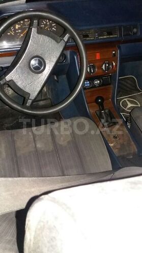 Mercedes E 200 1990, 300,000 km - 0.2 l - Bakı