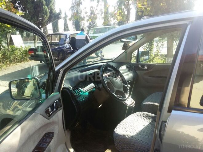 Mitsubishi Grandis 2001, 240,307 km - 2.4 л - Gəncə