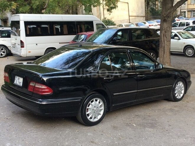 Mercedes E 320 2001, 245,450 km - 3.2 l - Bakı
