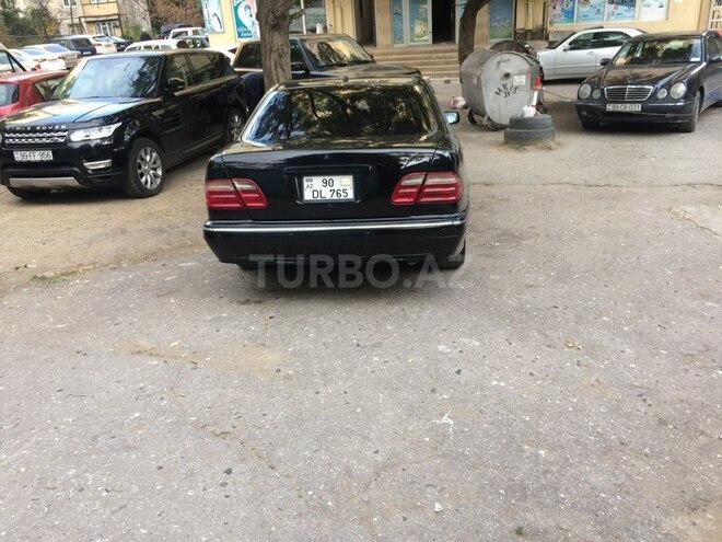 Mercedes E 320 2001, 245,450 km - 3.2 l - Bakı