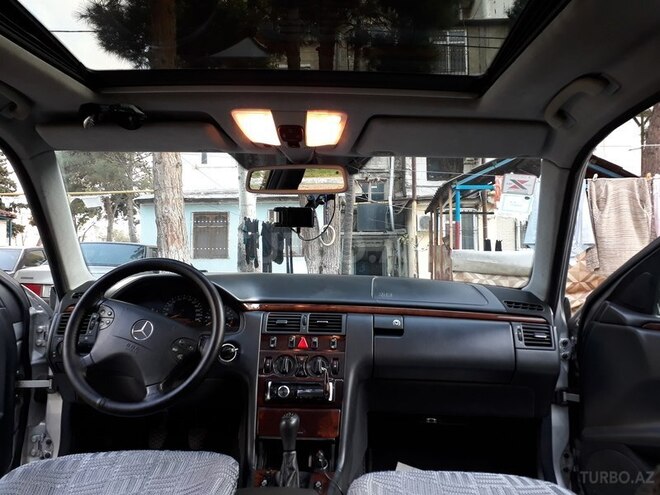 Mercedes E 200 1999, 318,000 km - 2.0 л - Bakı