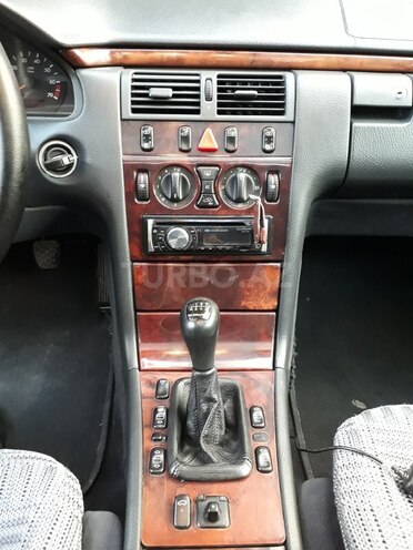 Mercedes E 200 1999, 318,000 km - 2.0 л - Bakı
