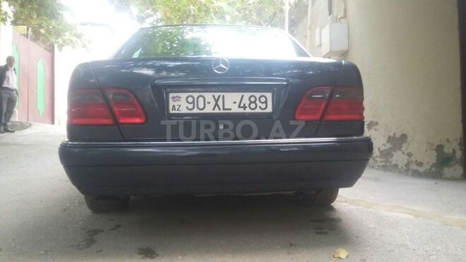 Mercedes E 240 1999, 221,000 km - 2.4 l - Bakı