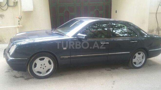 Mercedes E 240 1999, 221,000 km - 2.4 l - Bakı