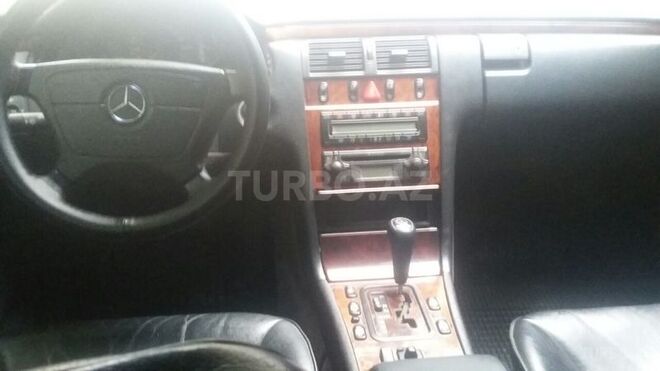 Mercedes E 240 1999, 221,000 km - 2.4 l - Bakı