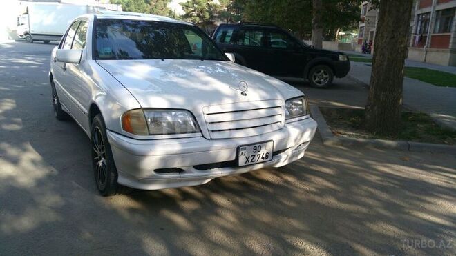 Mercedes C 230 1999, 204,000 km - 2.3 l - Naftalan