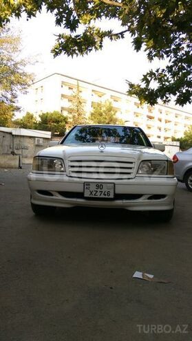 Mercedes C 230 1999, 204,000 km - 2.3 l - Naftalan
