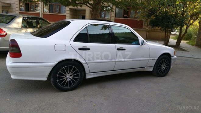 Mercedes C 230 1999, 204,000 km - 2.3 l - Naftalan