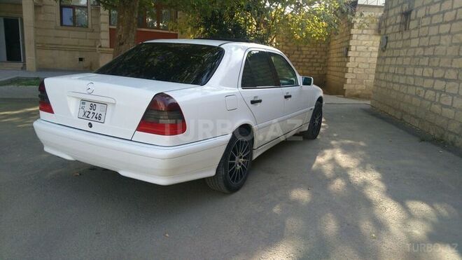 Mercedes C 230 1999, 204,000 km - 2.3 l - Naftalan