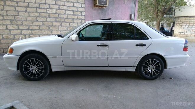 Mercedes C 230 1999, 204,000 km - 2.3 l - Naftalan