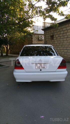 Mercedes C 230 1999, 204,000 km - 2.3 l - Naftalan
